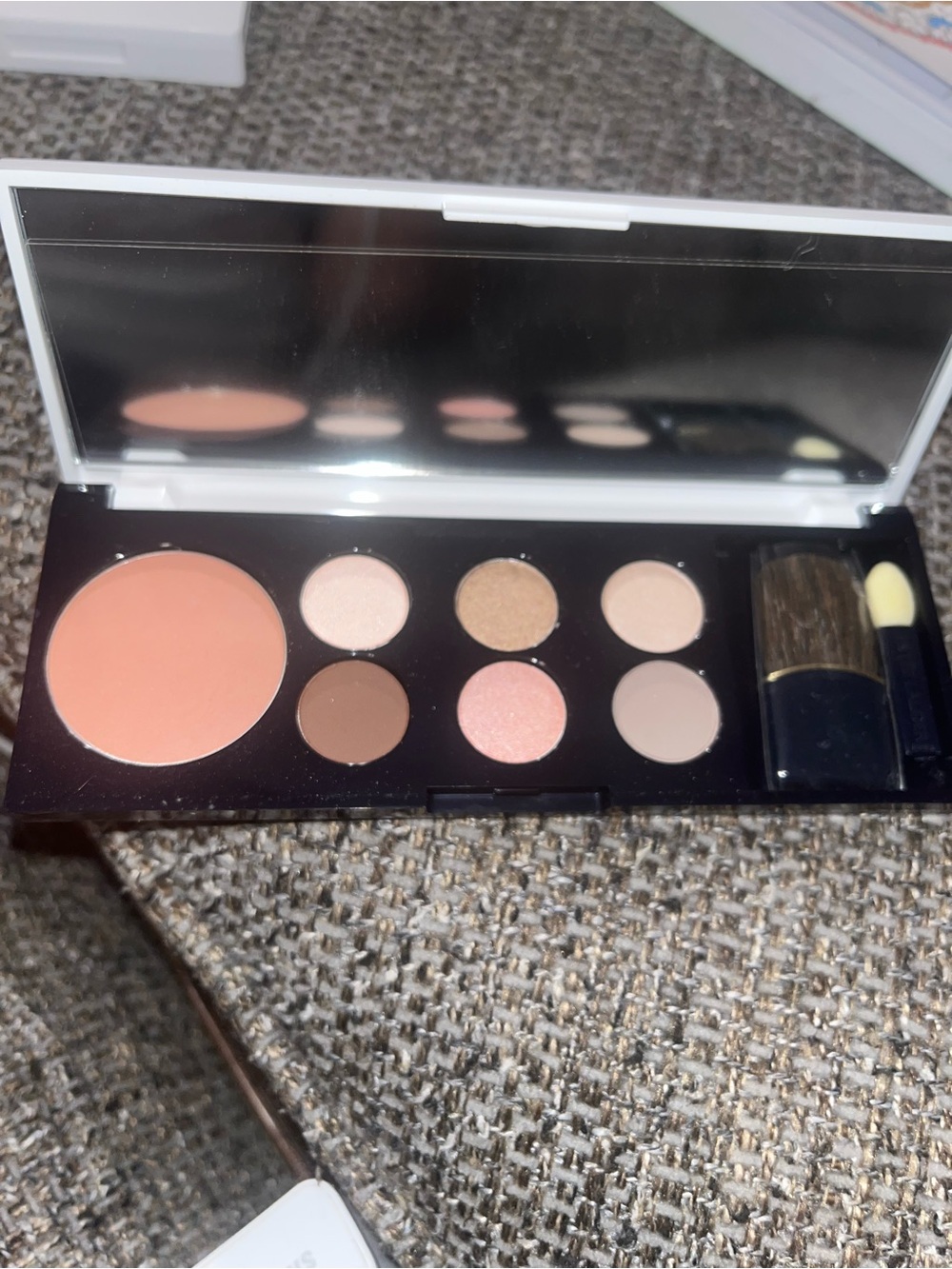 New Estée Lauder Lisa Perry Pallet - Picture 2 of 4